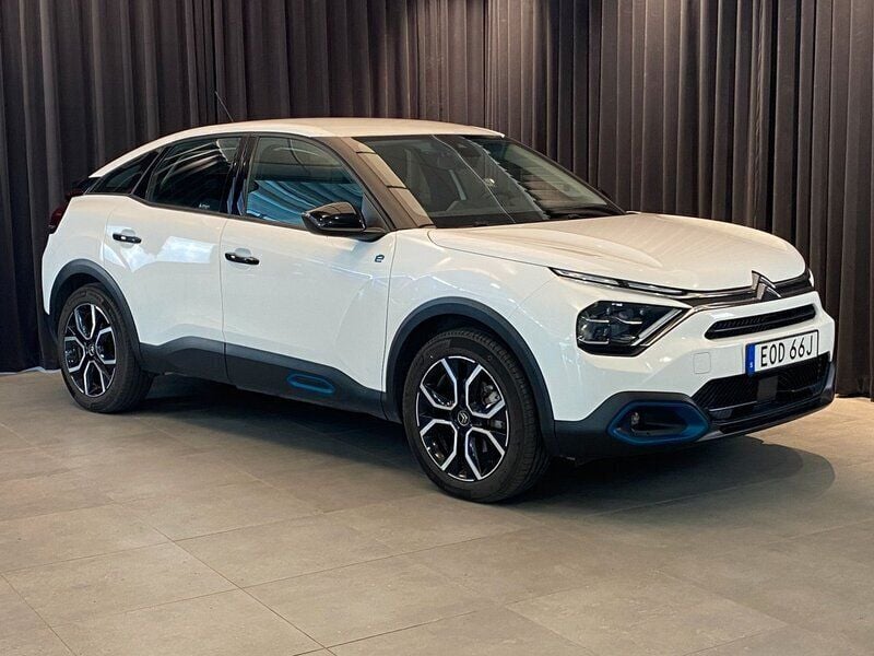 Vit Begagnad 2022 Citroën e-C4 Feel Halvkombi | 199 000 kr (Bra pris) - Bild 1/4