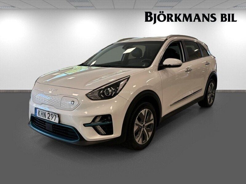 Vit (/swp/ snow white pearl) Begagnad 2022 Kia e-Niro Advance SUV | 249 900 kr (Bra pris) - Bild 1/4