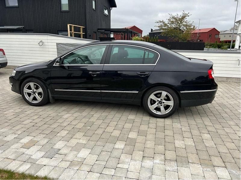Svart Begagnad 2006 VW Passat Highline Sedan | 45 000 kr (Dyr) - Bild 1/4