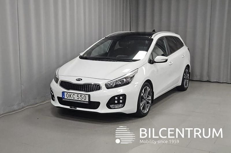 Vit Begagnad 2017 Kia Ceed Sportswagon GT-Line Kombi | 129 900 kr (Marknadspris) - Bild 1/4