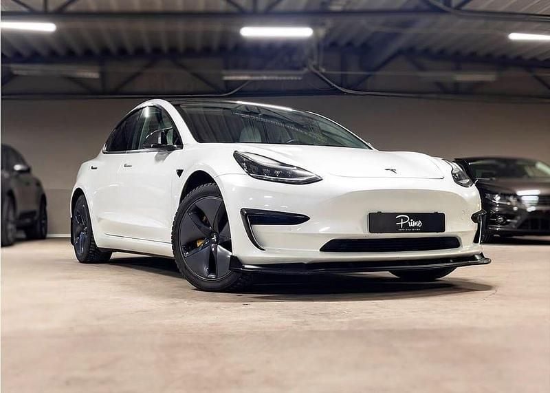 Begagnad Tesla Model 3 Standard Range Plus 239 kW (325 HK) 2020 Vit Sedan