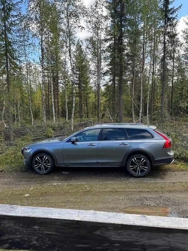 Går metallic Begagnad 2018 Volvo V90 CC Kombi | 177 000 kr (Bra pris) - Bild 1/4