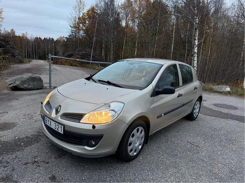 Grå Begagnad 2007 Renault Clio R.S. Halvkombi | 37 500 kr (Marknadspris) - Bild 1/4