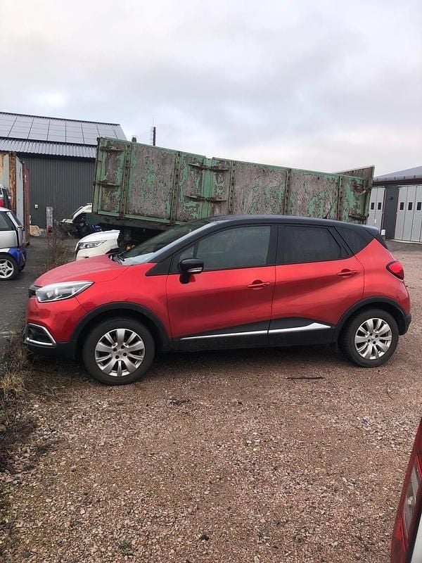 Metallic Begagnad 2016 Renault Captur SUV | 40 000 kr - Bild 1/4