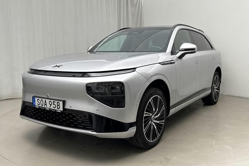 Silver Begagnad 2023 XPENG G9 SUV | 699 000 kr (Dyr) - Bild 1/4