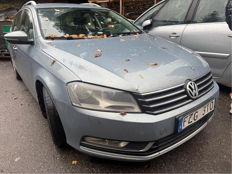 Grå Begagnad 2012 VW Passat Kombi | 24 900 kr (Superpris) - Bild 1/4