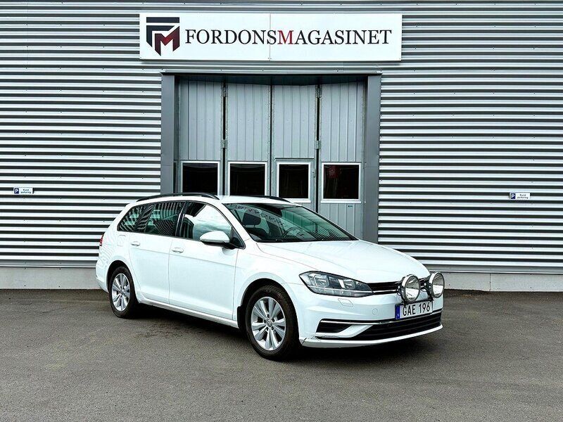 Vit Begagnad 2018 VW Golf VII Kombi | 99 900 kr (Bra pris) - Bild 1/4