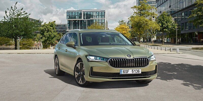 Ny 2024 Skoda Superb Kombi | 439 900 kr (Marknadspris) - Bild 1/4