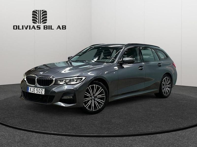 Grå Begagnad 2021 BMW 320 M Sport Kombi | 209 900 kr (Marknadspris) - Bild 1/4