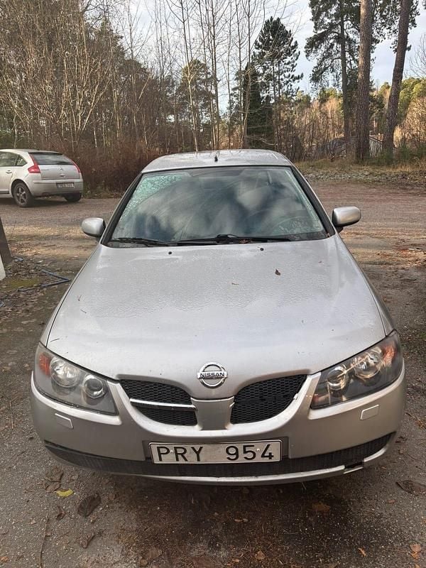 Begagnad 2002 Nissan Almera Halvkombi | 9 900 kr (Superpris) - Bild 1/4