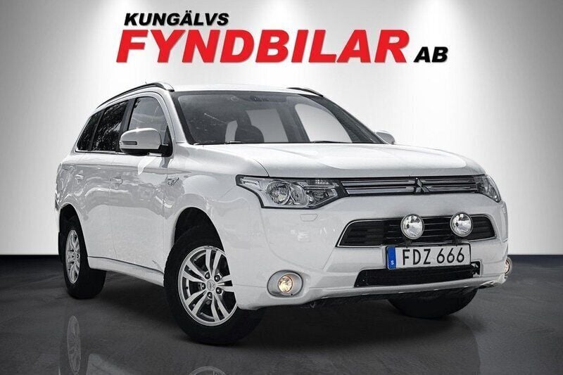 Vit Begagnad 2014 Mitsubishi Outlander P-HEV SUV | 94 900 kr (Marknadspris) - Bild 1/3