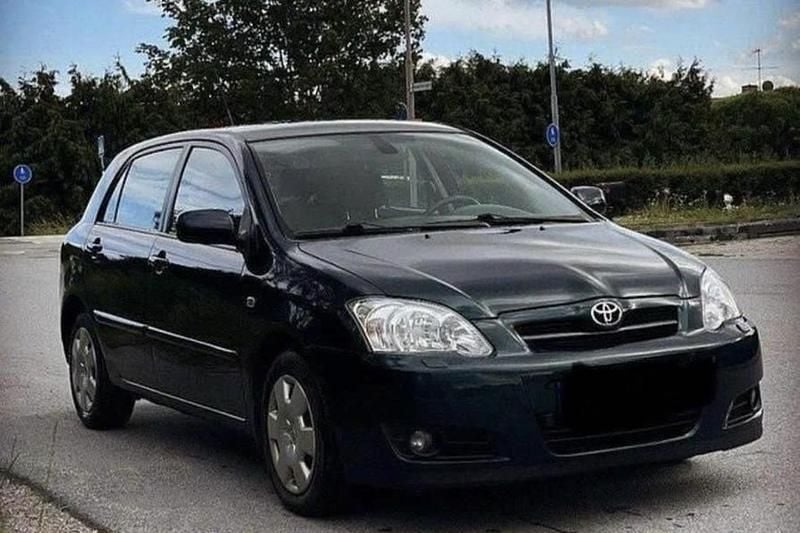 Svart Begagnad 2005 Toyota Corolla Halvkombi | 40 000 kr (Marknadspris) - Bild 1/1