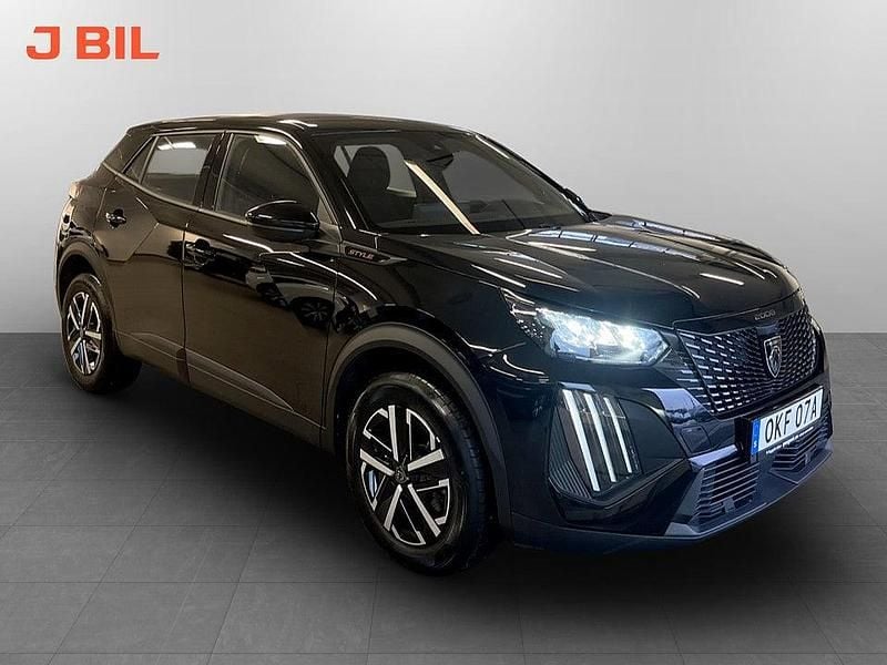 Svart Begagnad 2024 Peugeot 2008 Style SUV | 239 900 kr (Bra pris) - Bild 1/3