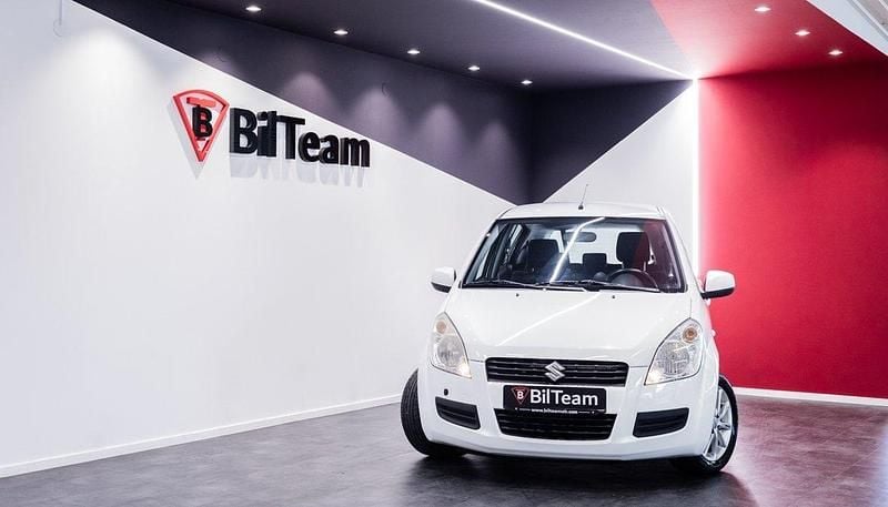 Vit Begagnad 2011 Suzuki Splash GLS Halvkombi | 29 900 kr (Superpris) - Bild 1/4