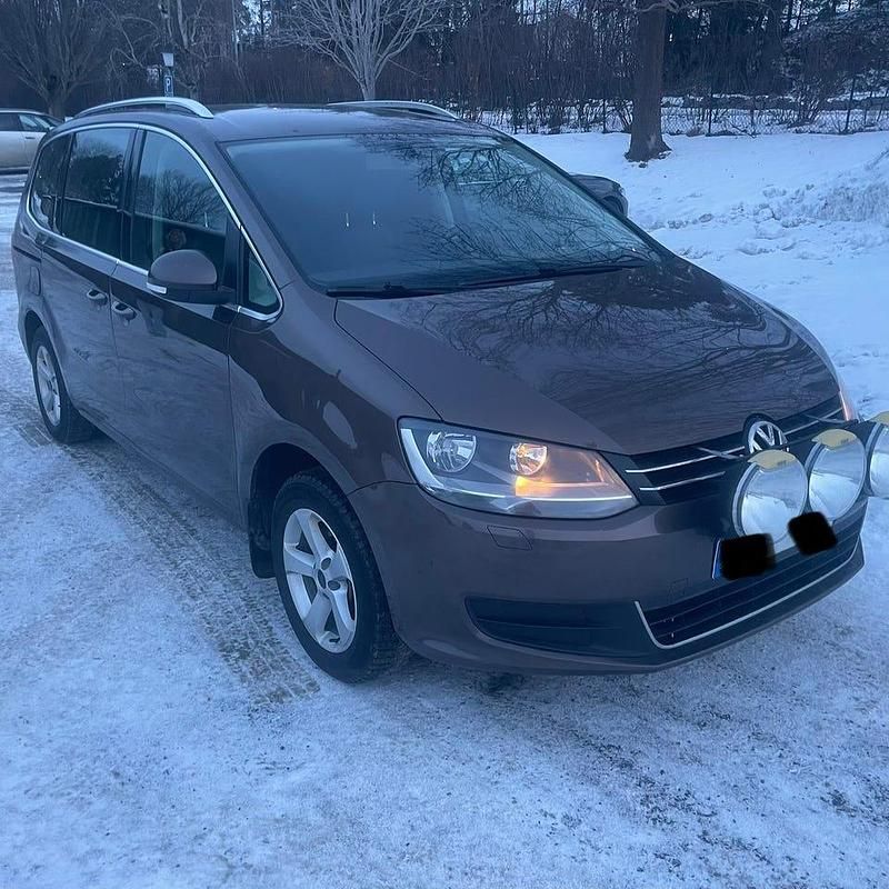Begagnad VW Sharan 140 HK (102 kW) 2014 Minibuss