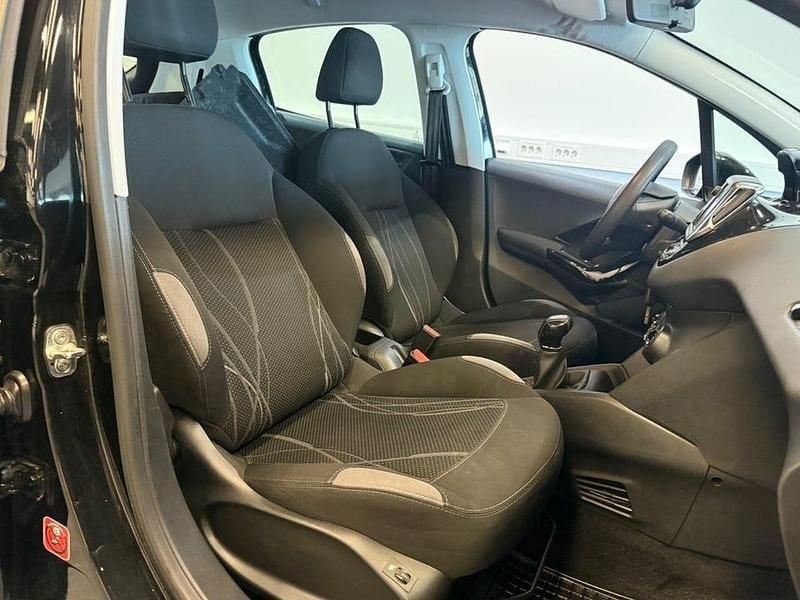 Begagnad Peugeot 208 82 HK (60 kW) 2014 Svart Halvkombi