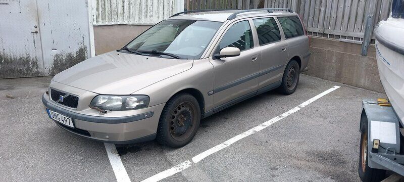 Brun Begagnad 2004 Volvo V70 Kombi | 11 000 kr (Superpris) - Bild 1/4