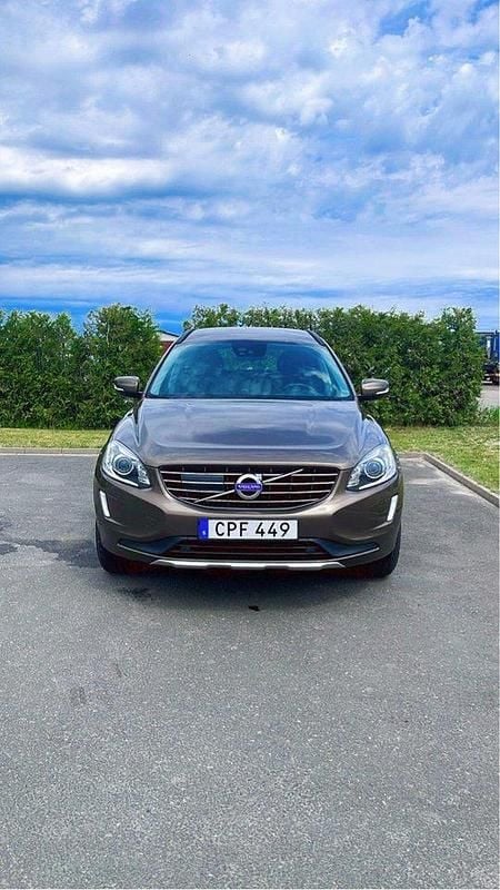 Brun Begagnad 2015 Volvo XC60 Momentum SUV | 170 000 kr (Bra pris) - Bild 1/4