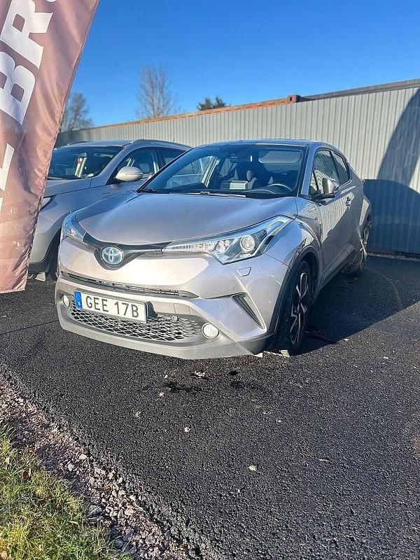 Mörkgrå Begagnad 2019 Toyota C-HR Edition SUV | 189 800 kr (Marknadspris) - Bild 1/1