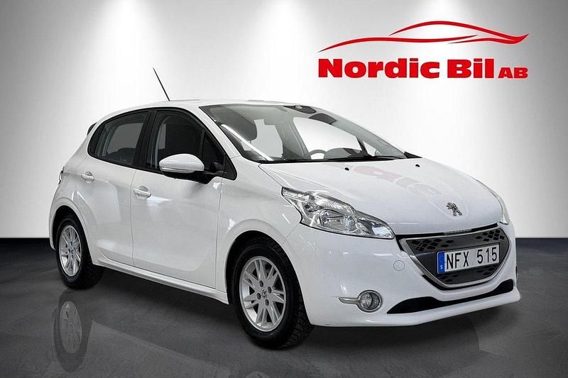 Vit Begagnad 2012 Peugeot 208 Halvkombi | 69 900 kr (Marknadspris) - Bild 1/4