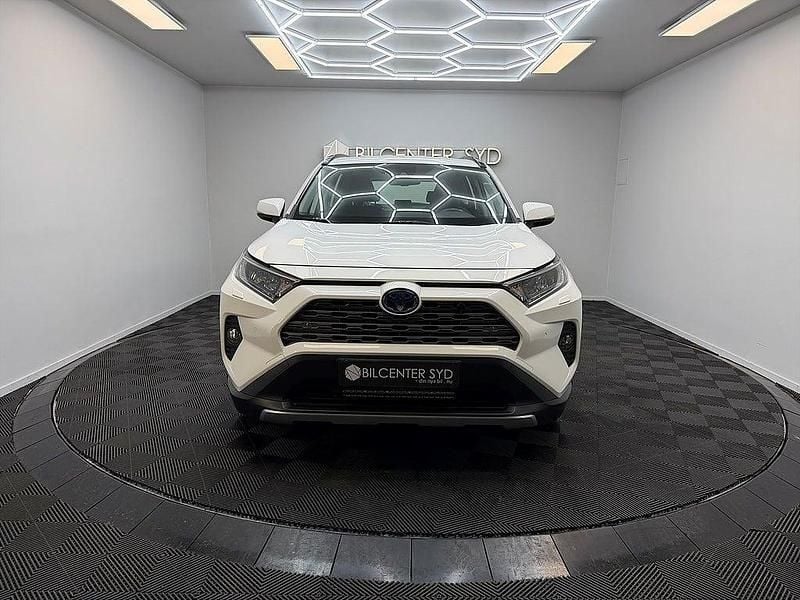 Begagnad Toyota RAV4 Active 222 HK (163 kW) 2019 Vit SUV