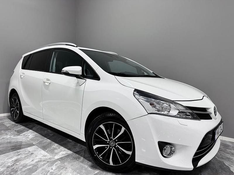 Vit Begagnad 2017 Toyota Verso Edition Minibuss | 164 900 kr (Marknadspris) - Bild 1/4
