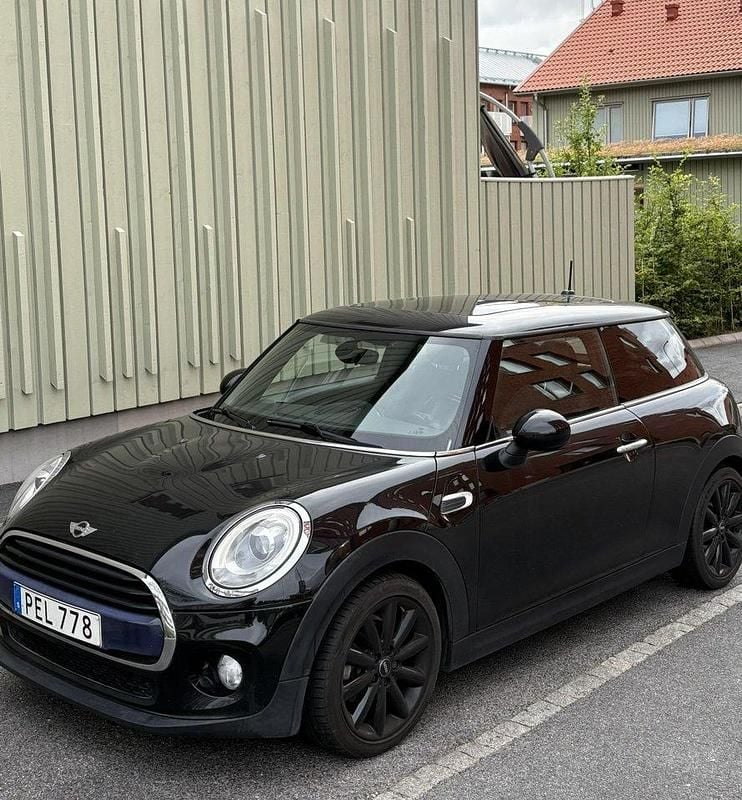 Svart Begagnad 2017 Mini Cooper Halvkombi | 114 900 kr (Bra pris) - Bild 1/4