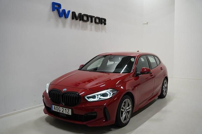 Begagnad BMW 118 M Sport 136 HK (100 kW) 2021 Röd Halvkombi