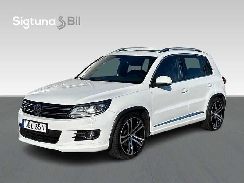 Vit Begagnad 2015 VW Tiguan R-line SUV | 159 900 kr (Marknadspris) - Bild 1/3