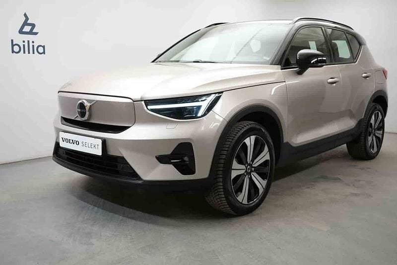 Grå Begagnad 2023 Volvo XC40 Single Motor SUV | 369 900 kr (Lite dyr) - Bild 1/1