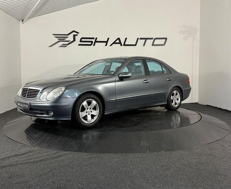 Grå Begagnad 2005 Mercedes E240 Avantgarde Sedan | 69 900 kr (Dyr) - Bild 1/4