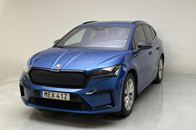 Blå Begagnad 2021 Skoda Enyaq iV SportLine SUV | 280 000 kr (Marknadspris) - Bild 1/4