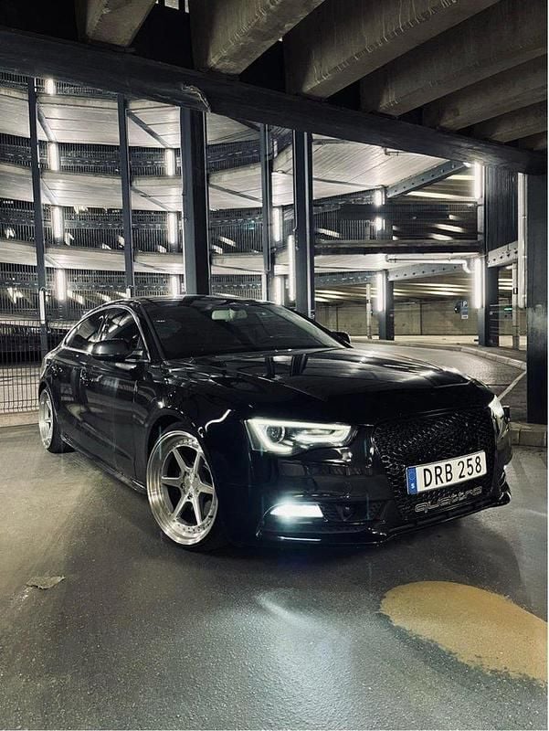 Svart Begagnad 2013 Audi A5 Sportback Comfort Halvkombi | 130 000 kr (Superpris) - Bild 1/4