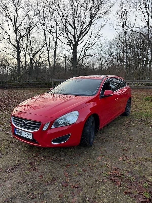 Begagnad 2013 Volvo V60 Kombi | 62 500 kr (Bra pris) - Bild 1/4
