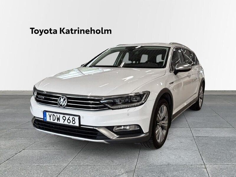 Vit Begagnad 2016 VW Passat Alltrack Kombi | 199 900 kr (Bra pris) - Bild 1/4