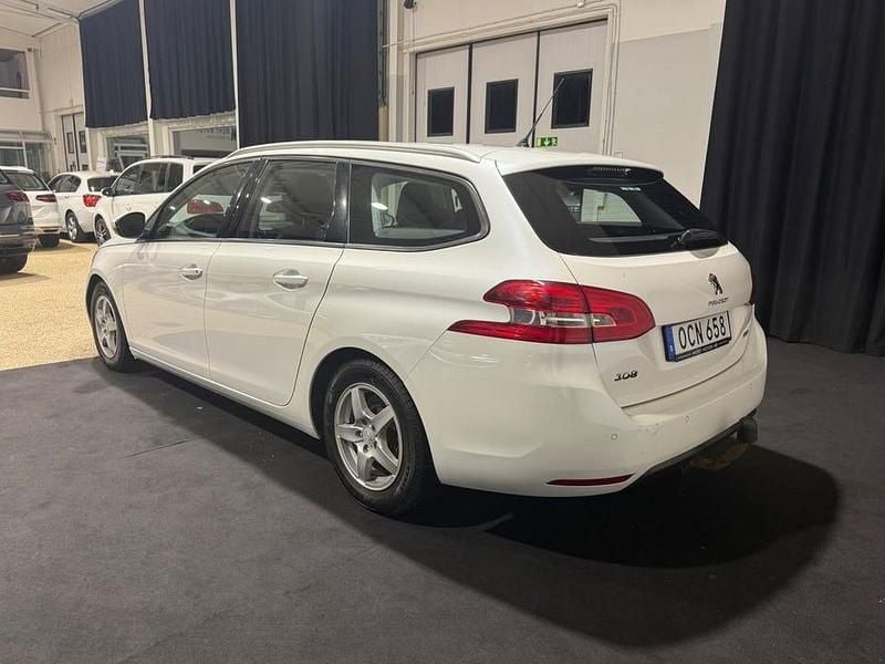 Begagnad Peugeot 308 SW 110 HK (80 kW) 2016 Vit Kombi