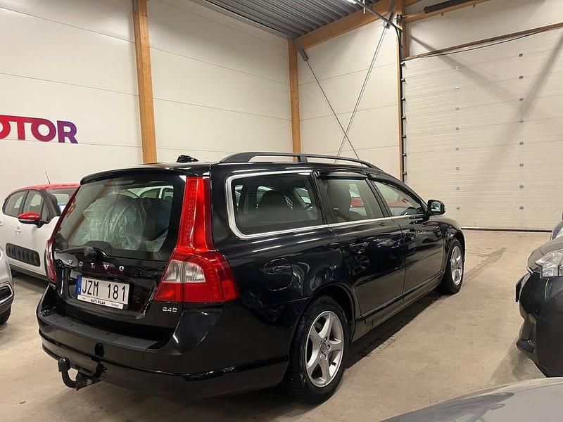 Begagnad Volvo V70 Momentum 175 HK (128 kW) 2009 Svart Kombi