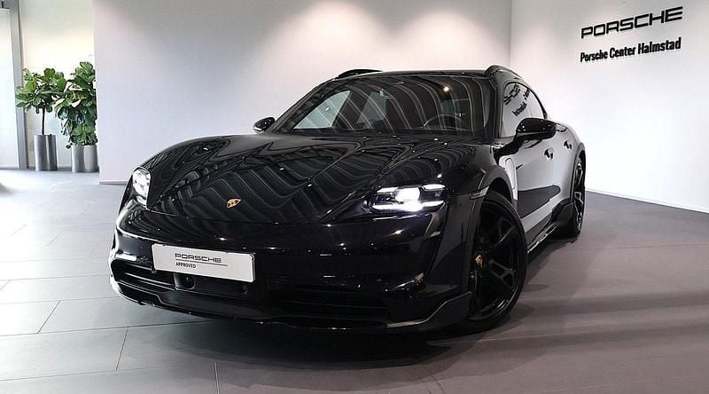 Svart (black) Begagnad 2023 Porsche Taycan 4S Cross Turismo Sedan | 825 000 kr (Superpris) - Bild 1/4