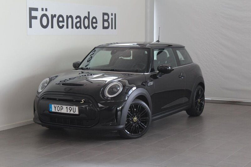 Svart (svart metallic) Begagnad 2022 Mini Cooper SE Halvkombi | 199 000 kr (Bra pris) - Bild 1/4