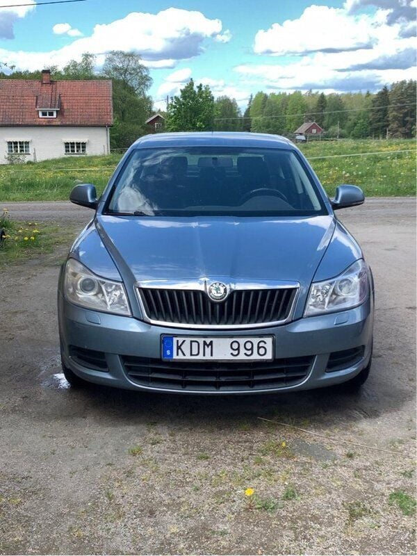 Blå Begagnad 2010 Skoda Octavia Halvkombi | 50 000 kr (Bra pris) - Bild 1/4