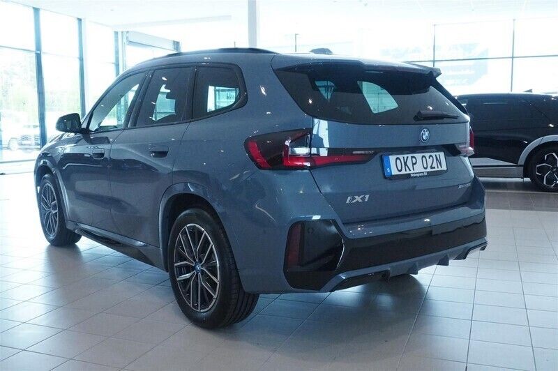 Begagnad BMW iX1 M Sport 230 kW (313 HK) 2024 Grå/silver SUV