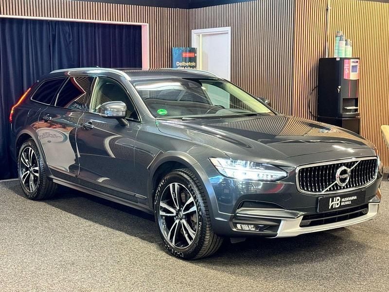 Grå Begagnad 2018 Volvo V90 CC Momentum Kombi | 233 900 kr (Bra pris) - Bild 1/4