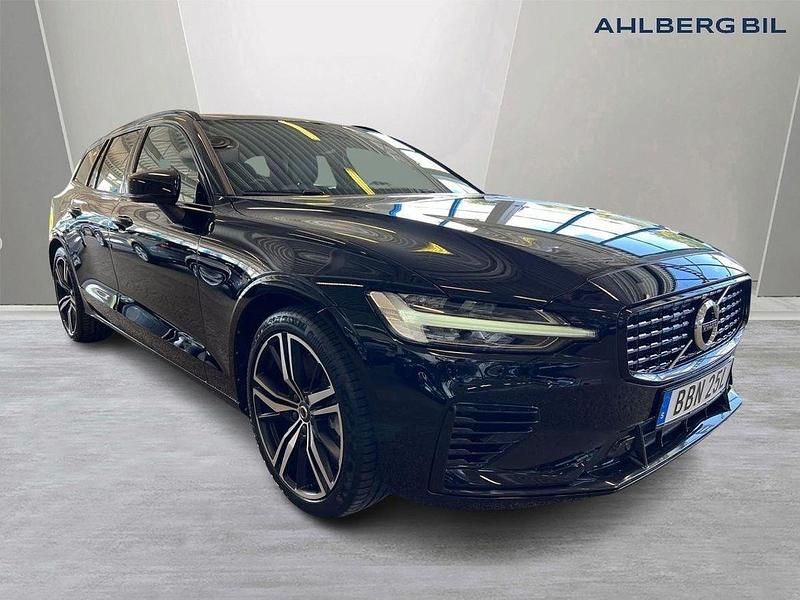 Svart Begagnad 2022 Volvo V60 R-Design Kombi | 369 500 kr (Marknadspris) - Bild 1/3