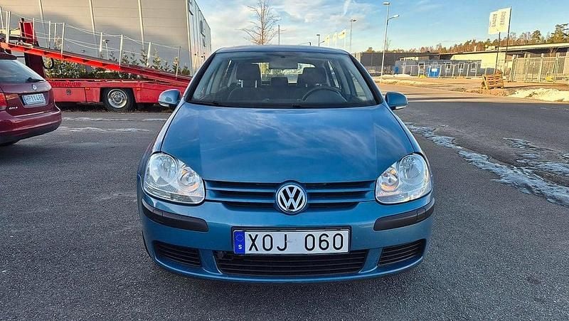 Begagnad VW Golf IV Trendline 102 HK (75 kW) 2006 Blå Halvkombi