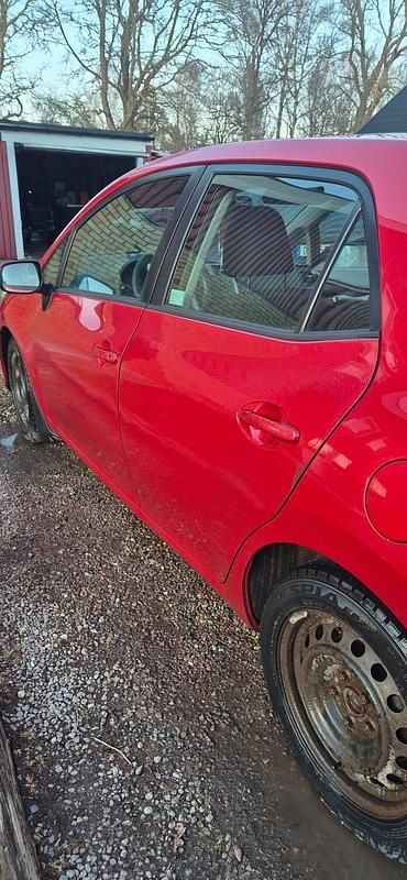 Begagnad Toyota Auris 132 HK (97 kW) 2011 Halvkombi