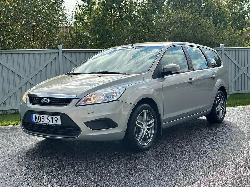 Grå Begagnad 2010 Ford Focus Kombi | 34 900 kr (Marknadspris) - Bild 1/4