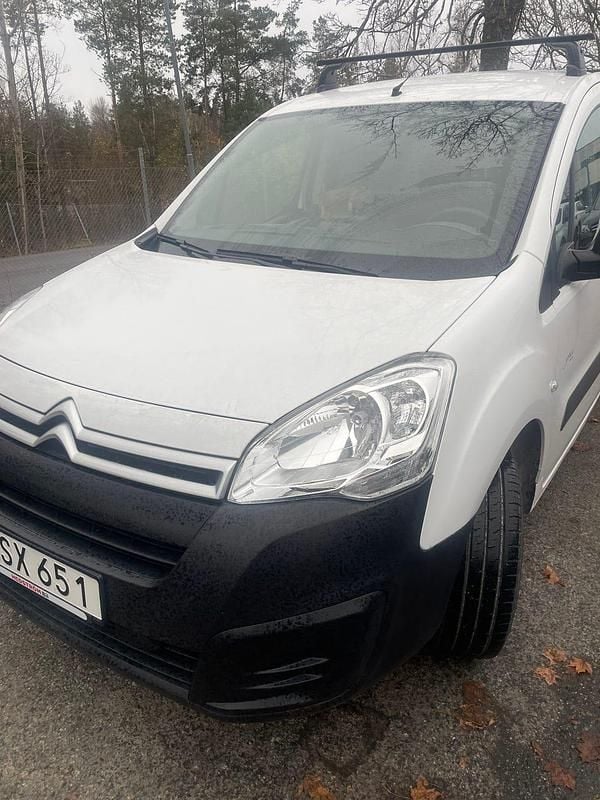 Begagnad Citroën Berlingo 49 kW (67 HK) 2017 Minibuss