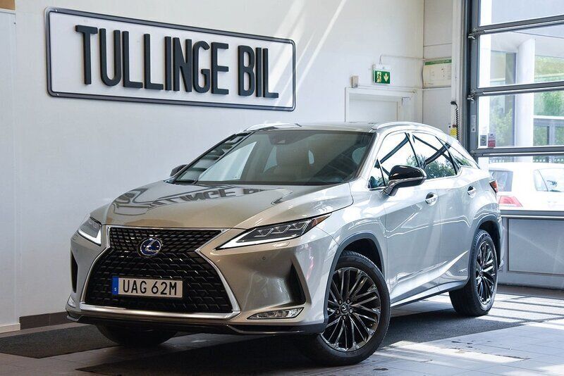 Ljusgrå Begagnad 2022 Lexus RX450h Sport Line SUV | 499 900 kr (Bra pris) - Bild 1/4