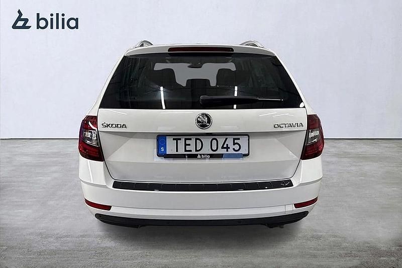 Begagnad Skoda Octavia Style 116 HK (85 kW) 2018 Vit Kombi