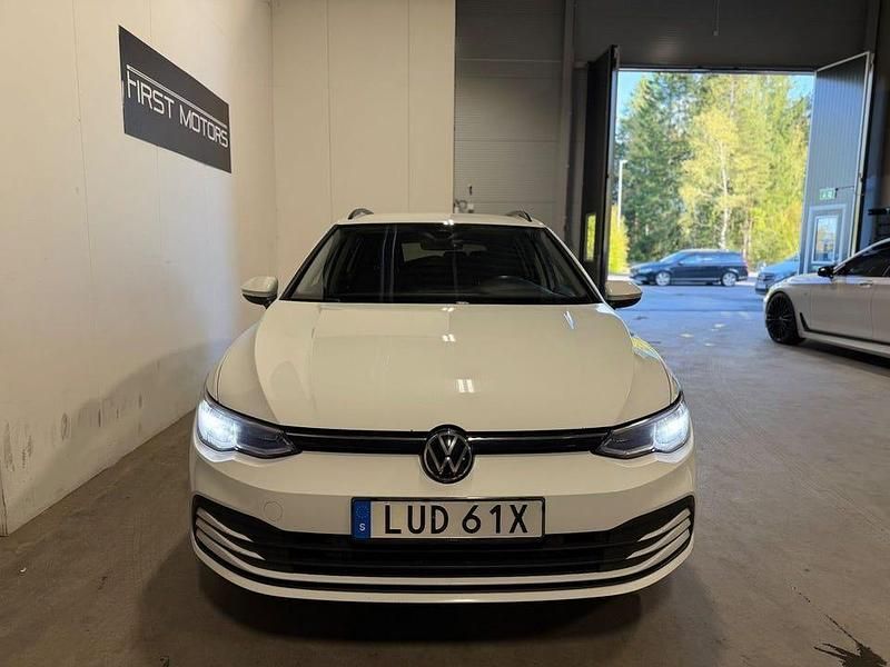 Begagnad VW Golf VIII 116 HK (85 kW) 2022 Vit Kombi